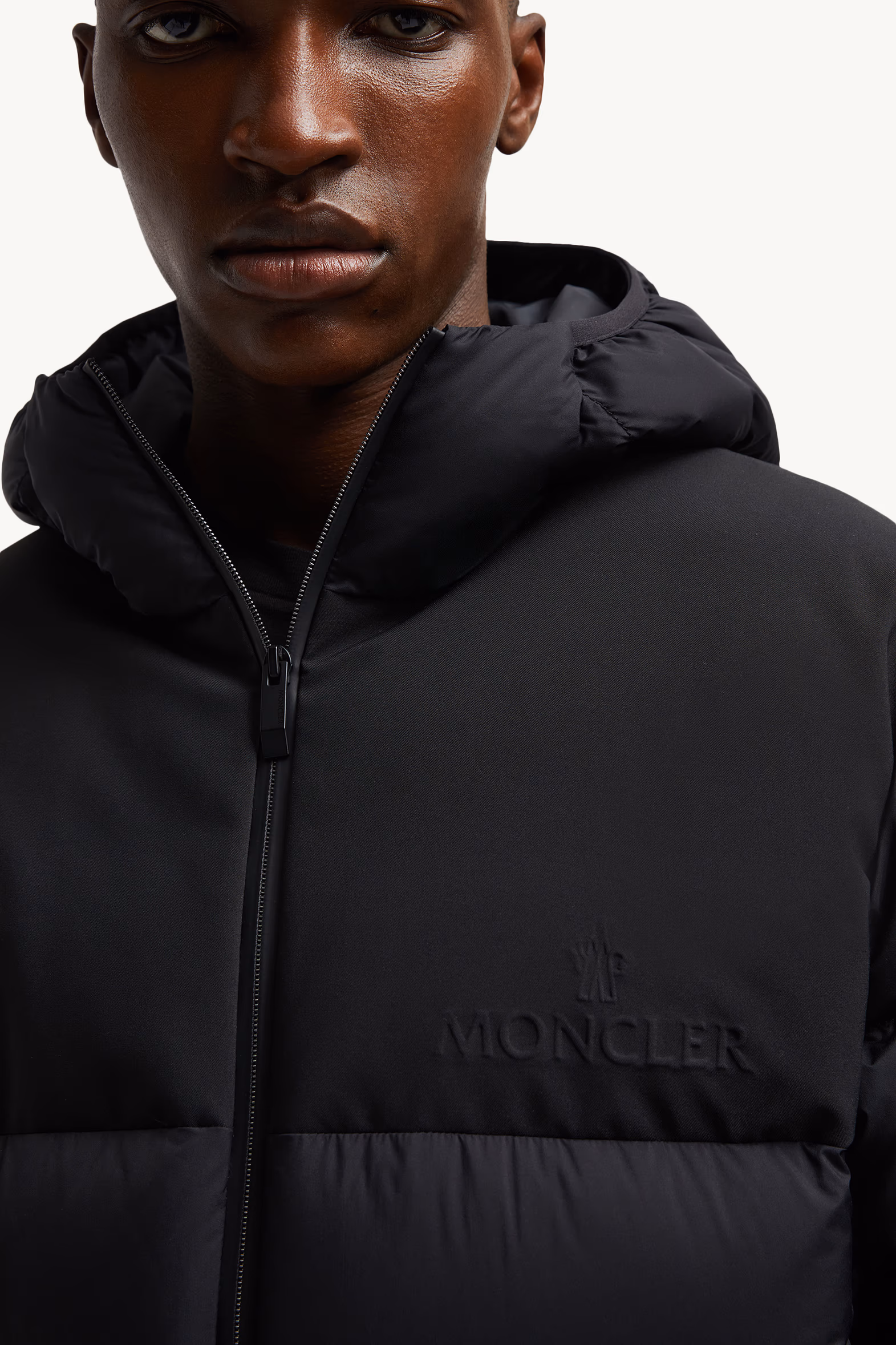 Plumífero corto con capucha Veumont Hombre Negro Moncler 7